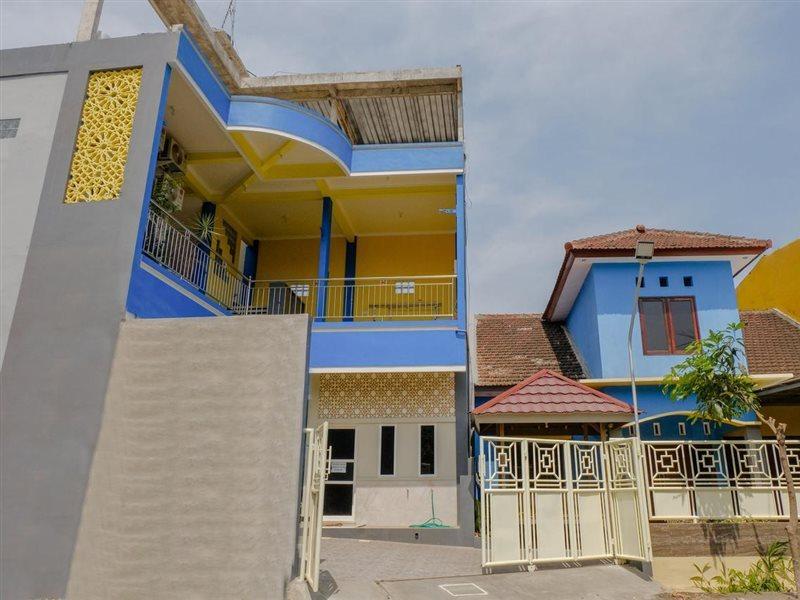 Oyo 1979 Alif Family Residence Malang Ngoại thất bức ảnh