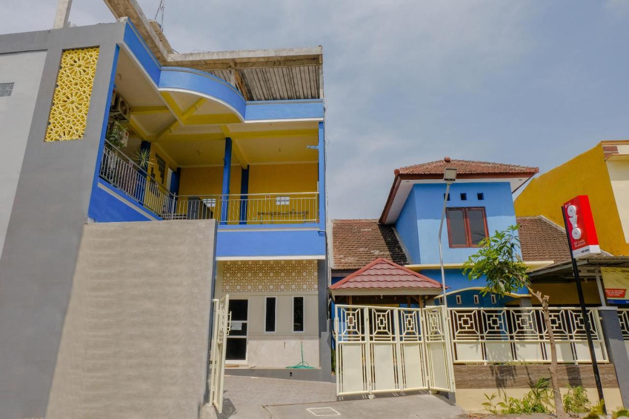 Oyo 1979 Alif Family Residence Malang Ngoại thất bức ảnh