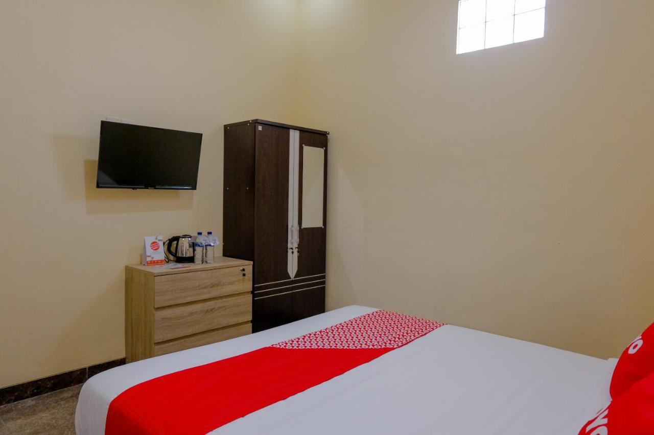 Oyo 1979 Alif Family Residence Malang Ngoại thất bức ảnh