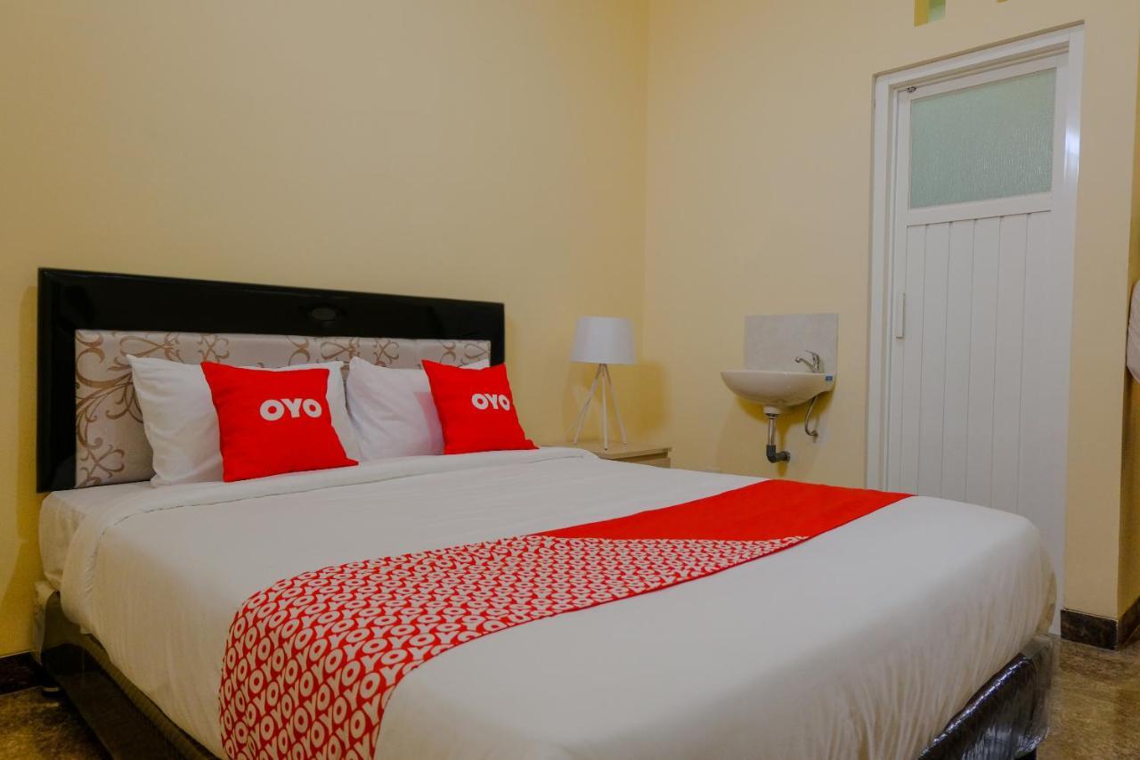 Oyo 1979 Alif Family Residence Malang Ngoại thất bức ảnh