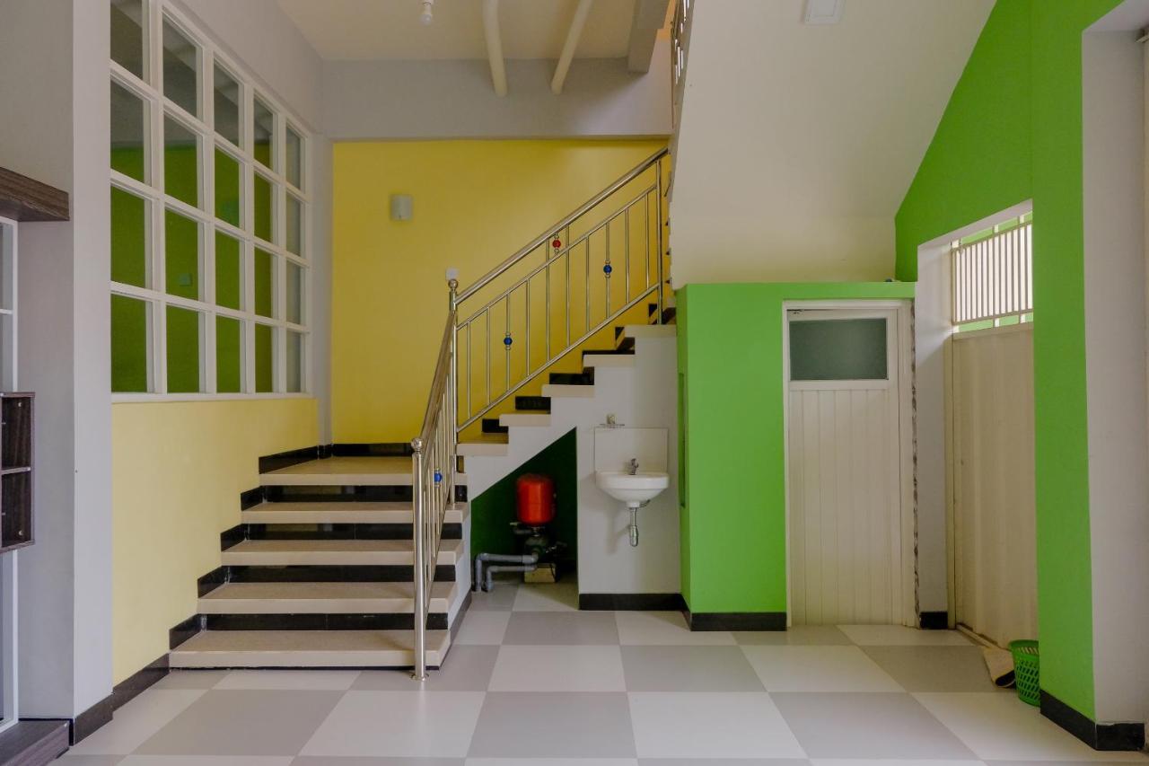 Oyo 1979 Alif Family Residence Malang Ngoại thất bức ảnh