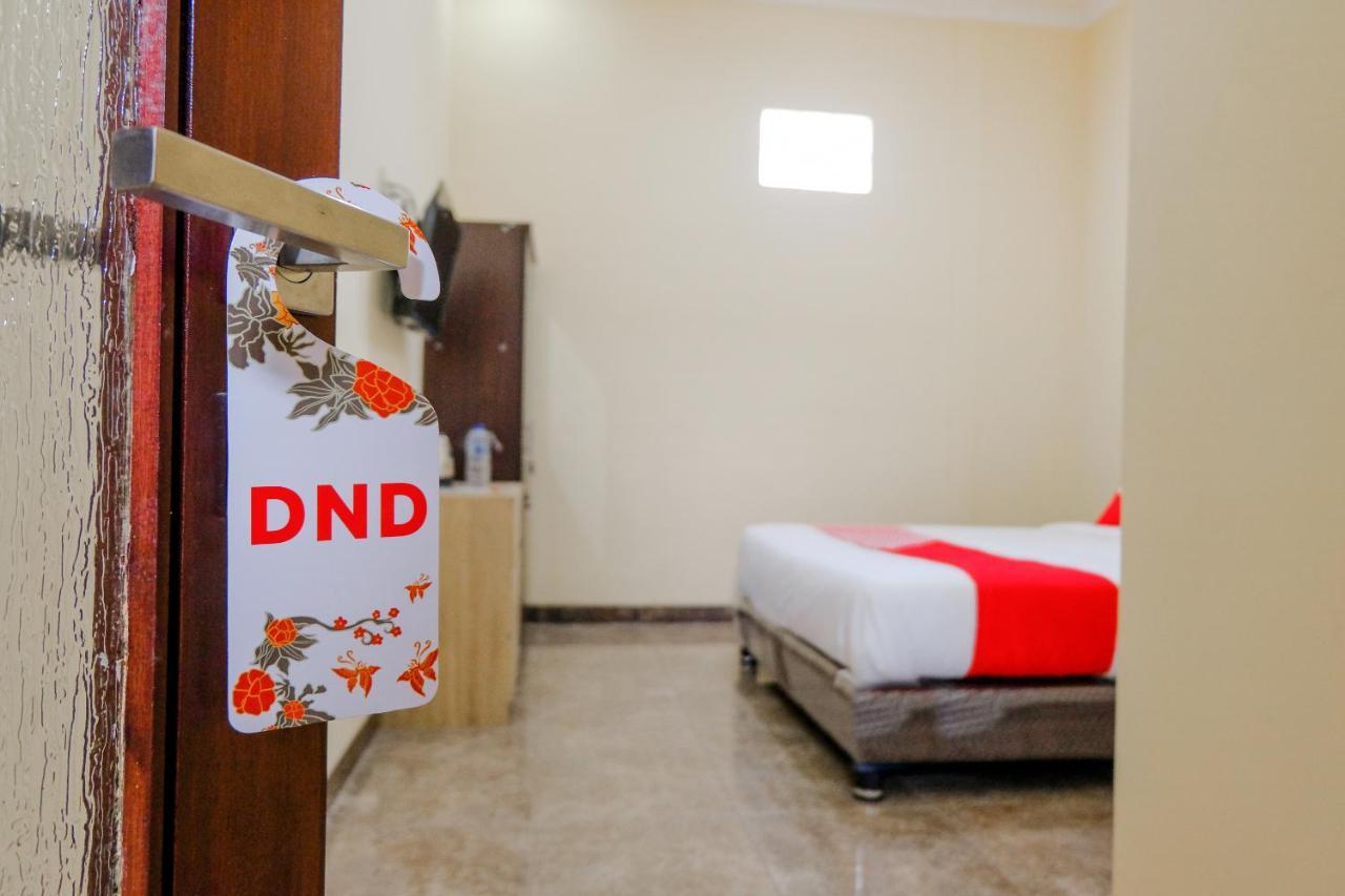 Oyo 1979 Alif Family Residence Malang Ngoại thất bức ảnh